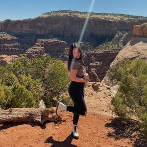 Meet your Posher, Megan